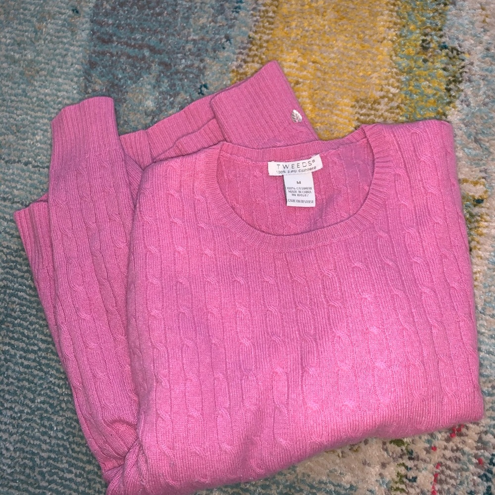 Tweeds pink cashmere sweater
